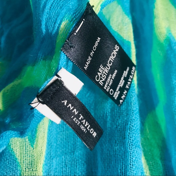 🌹🌹🌹Ann Taylor 78” scarf. Beautiful colors. - Picture 3 of 3